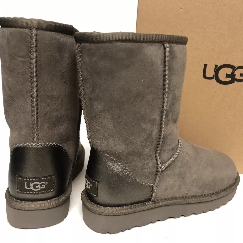 Ugg Australia Classic Short II Metallic Slate Shearling Sheepskin, Size 6 Boots​